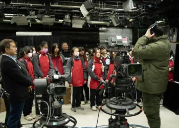 邱佩琳帶領南榮國中師生參訪東森購物　鏈結實驗教育與產業