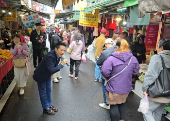 被盛讚稱職母雞 何志偉強調在地生根一群人努力更進步