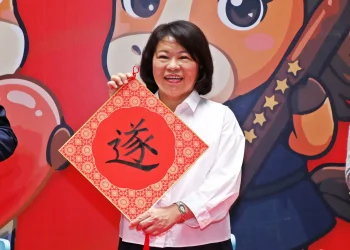 防詐春聯護安康　嘉市警辦揮毫捐血迎新春