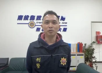 驚險對峙一瞬間　南投警強勢攻堅逮獲重刑通緝犯