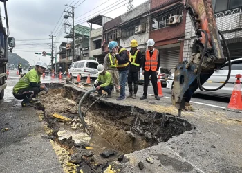 基隆八堵路漏水管線修復啟動 採不斷水施工27日前恢復通車