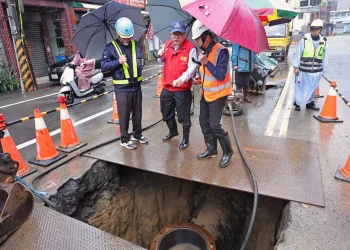 基隆八堵路破管停水　方定安現場督導盼台水加速修復