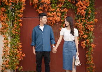 春節將至喜氣滿城　嘉義炮仗花牆吸引遊客打卡