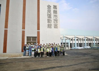 黃敏惠視察嘉市西區全民運動館　工程進度突破75％　預計九月完工營運