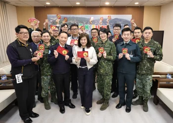 春節前夕敬軍送暖　邱佩琳感謝國軍堅守崗位守護家園