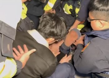 持刀男隨機攔車襲擊遇圍捕駕車逃逸衝撞金山警員 遭開槍制伏偵辦