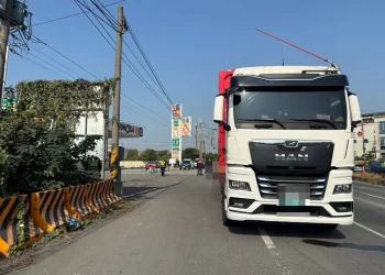 大貨車與機車擦撞　菲籍2移工雙載魂斷高雄