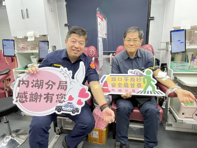 內湖警跨界出擊!捐血活動融入交通安全宣導