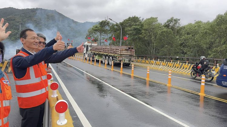 馬太鞍溪橋颱風毀損　工程團隊兩個半月緊急搶修完成通車