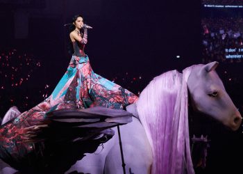 JOLIN 蔡依林駕馭「彩翼飛馬」吟唱愛之樂章 尋真愛敲響2025倒數序曲