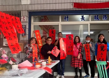 「馬上有錢」！書法大師吳大仁宜蘭礁溪吳沙村寒冬揮毫送春聯