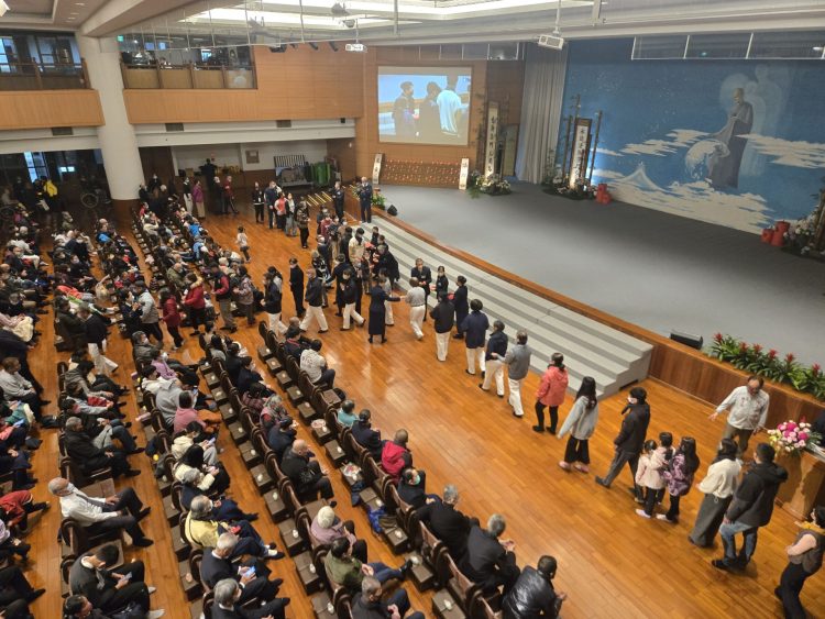 慈濟台南四地同步圍爐 席開155桌送物資濃濃年味