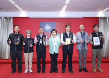 台中人本建設奪雙料「優等」！　榮獲中央無障礙評鑑8大獎 建設局市政會議獻獎共享榮耀