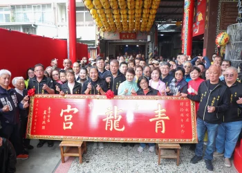 藏身巷弄的信仰力量 東區青龍宮入火安座40週年 盧市長贈匾感謝肯定福澤鄉里