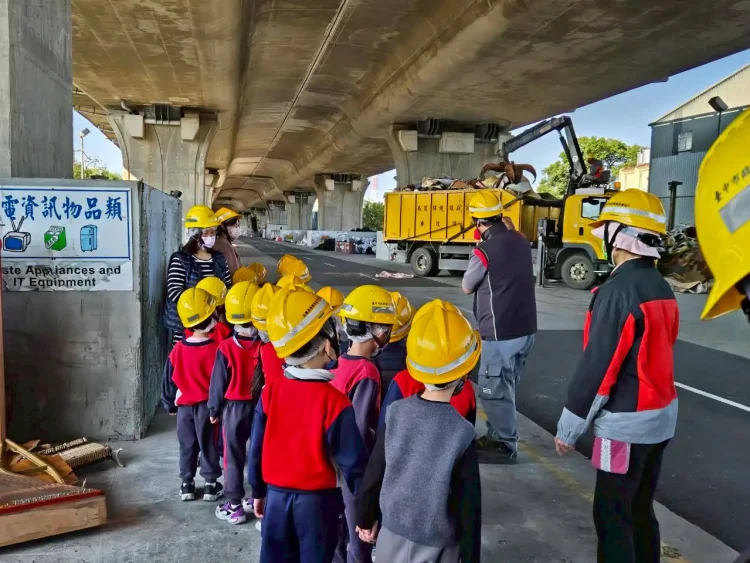 環教場所走春去！　中市環保局辦環保小尖兵活動