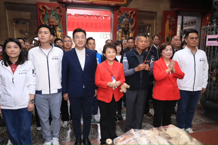 大年初一連訪四宮廟發「馬到金來」小紅包　盧市長：願國泰民安、市政昌隆