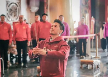 從地方香火到民主夥伴 何志偉為賴總統團隊與美日領袖點光明燈