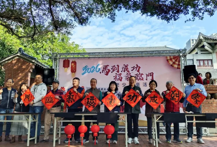 揮毫傳溫情 台中市長青中心邀老少同樂迎新春