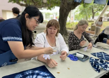 葫蘆墩文化志工「推波助染」　 藍染工藝表現台中城市美學