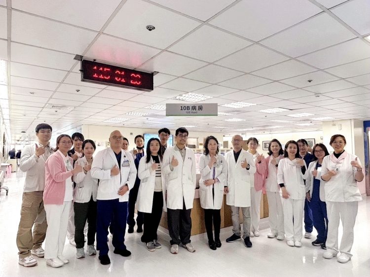 ▲積極升級 部桃中風團隊證照再認證創新照護模式。(圖/部立桃園醫院提供)