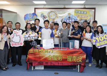 三金榮耀!草屯商工「技擊」國際 許縣長祝賀期勉再接再厲