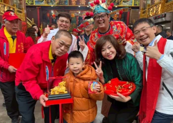 邱佩琳出席慶濟宮迎神活動　發送「Horse發生」紅包與市民共迎馬年好運