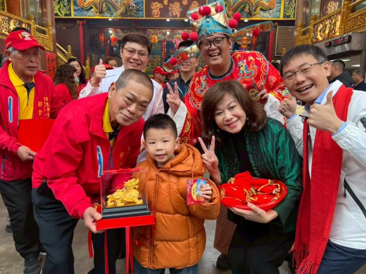 邱佩琳出席慶濟宮迎神活動　發送「Horse發生」紅包與市民共迎馬年好運