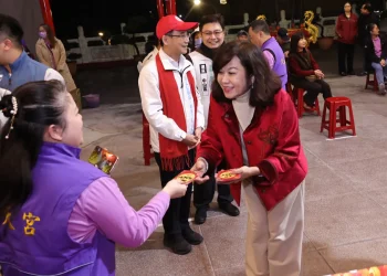 邱佩琳走訪基隆廟宇拜年　發送「Horse發生」紅包與市民同歡 新年快樂