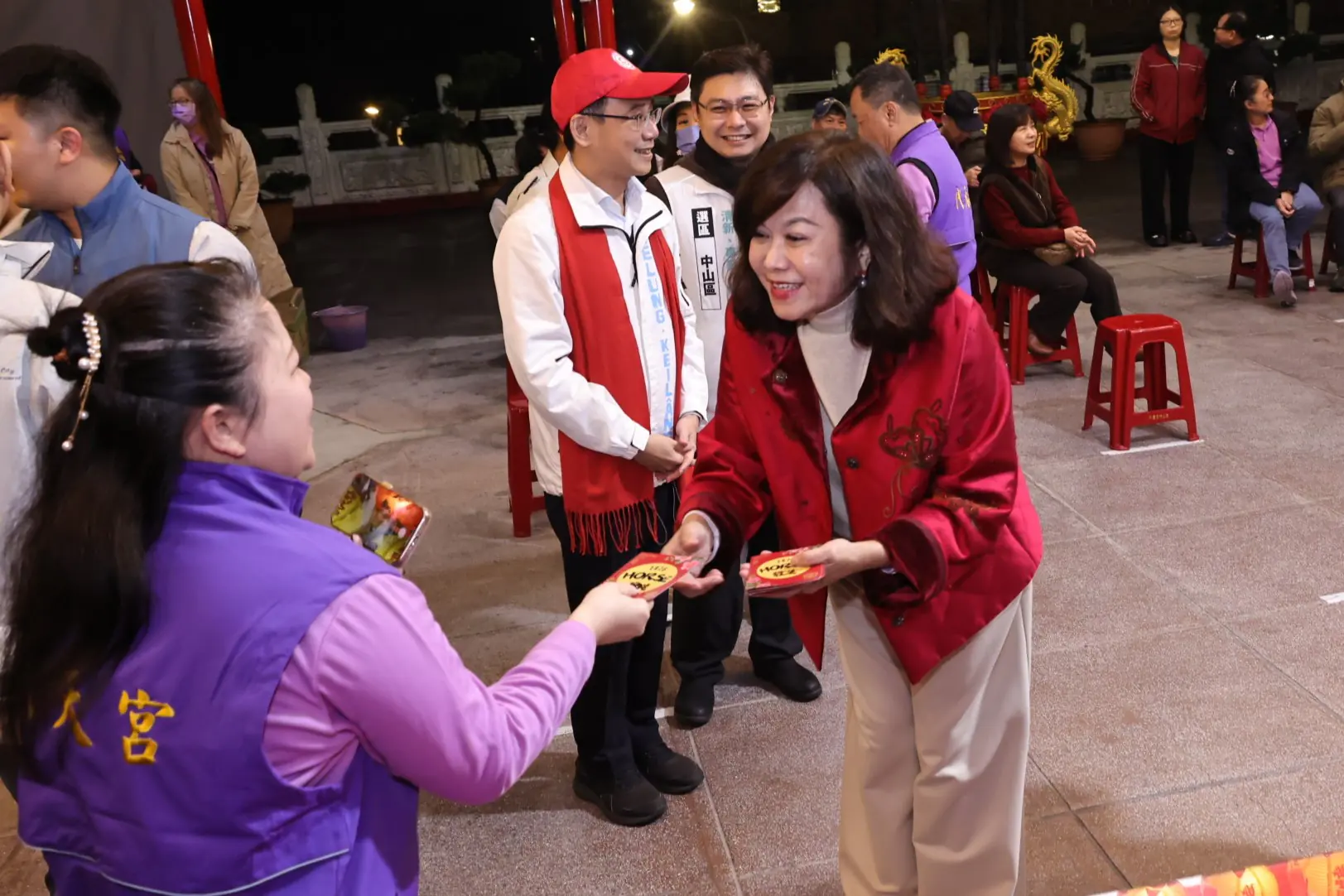 邱佩琳走訪基隆廟宇拜年　發送「Horse發生」紅包與市民同歡 新年快樂