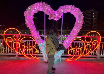 三重辰光橋「星戀光影」2/14夢幻點燈　情人節秒進童話世界