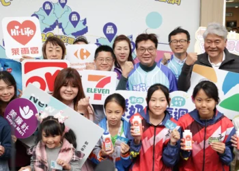 新北鮮奶幸福週開跑　攜手七大通路兌換　副市長劉和然化身「一日店長」　了解使用體驗