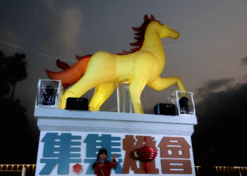 集集燈會「花馬躍光影　石虎照集集」點燈熱鬧到3月3日