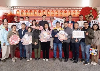 蔣萬安走街拜年！白爛貓專車吸睛　台北年貨大街熱鬧開跑