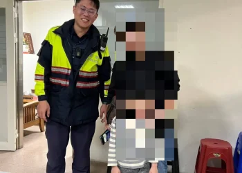 鹿港暖警協助走失兒童與家人團聚