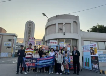 開學日送「葡萄乖乖」 溪湖分局啟動護童專案守護學童安全