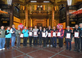 溪口鄉公所與天臺殿聯合舉辦「寒冬送暖感恩發放活動」