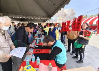 書法揮毫、品茗迎春　安平天后宮送春聯賀新年