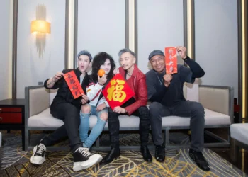 信樂團過年期間團員世界跑透透　開春齊聚團拜向樂迷送上滿滿祝福