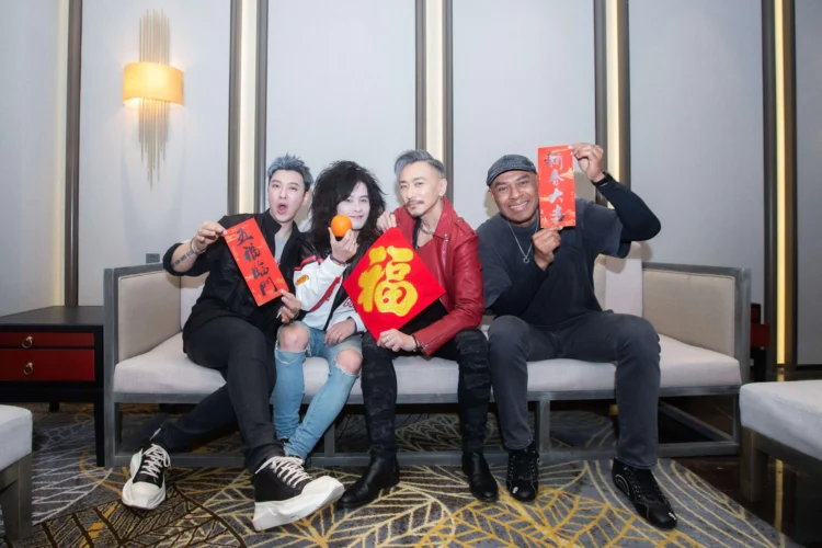 信樂團過年期間團員世界跑透透　開春齊聚團拜向樂迷送上滿滿祝福