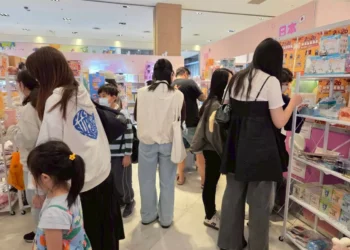 金馬好禮佳賓雙重獨家享受 新光三越高雄左營店美日韓特賣會吸人潮 再享抽IPhone 17 pro、Apple Watch好康