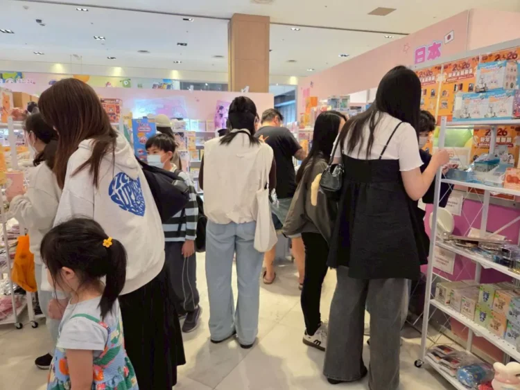 金馬好禮佳賓雙重獨家享受　新光三越高雄左營店美日韓特賣會吸人潮　再享抽IPhone 17 pro、Apple Watch好康