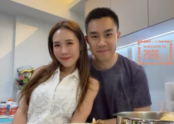 吳申梅春節前夕飛回香港與夫婿團聚 吃港式盆菜年味滿滿