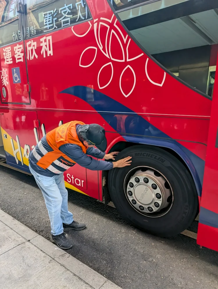 高雄市區監理所春節連假前夕高雄建國路客運站、疏運安全整備