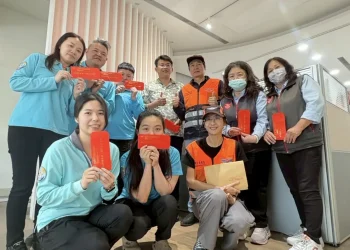 駕駛辛苦了　高雄市區監理所督導客運場站　發送年前小紅包