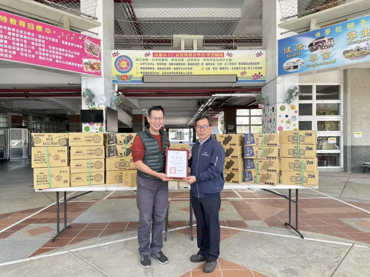 中油公司大林煉油廠　赴仁武特殊教育學校　春節送暖