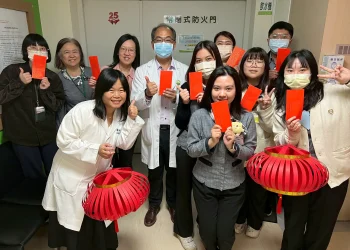 迎新春送祝福　高雄市立岡山醫院職福會　發放新春紅包感謝同仁全年守護健康