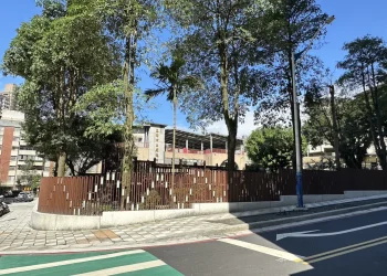 建德幼兒園立校45年大變身　基市府跨局處翻新圍牆護學童