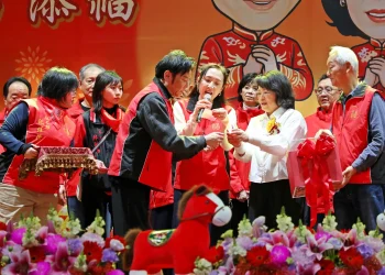 黃敏惠表揚奮發學子　福添福圍爐餐會溫暖雲嘉千人心