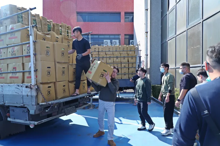 嘉義市認購10噸雲林高麗菜　黃敏惠助農民、贈社福傳愛迎春