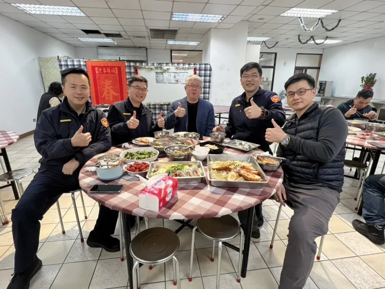 龍蝦、佛跳牆全上桌　中正一分局端出「痛風餐」犒賞員警